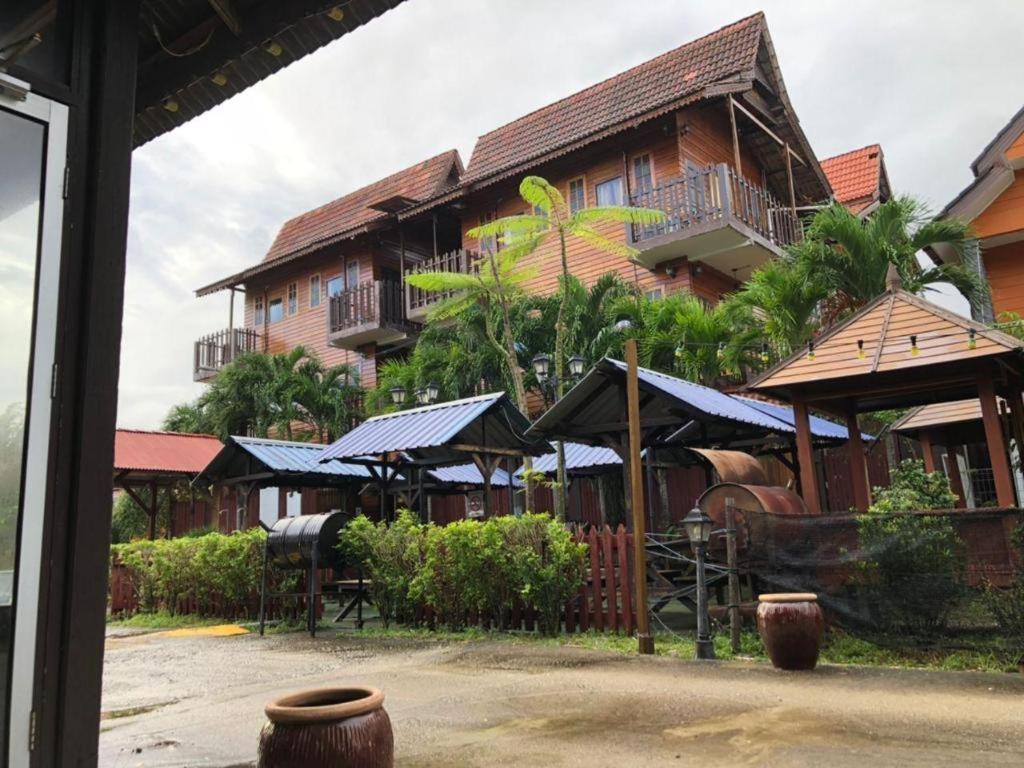 Kampong Pinang Sebatang 3*