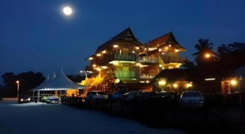 Kampong Pinang Sebatang Hotel 3*