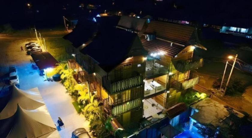 Kampong Pinang Sebatang Hotel