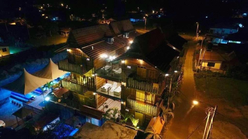Kampong Pinang Sebatang Hotel 3*