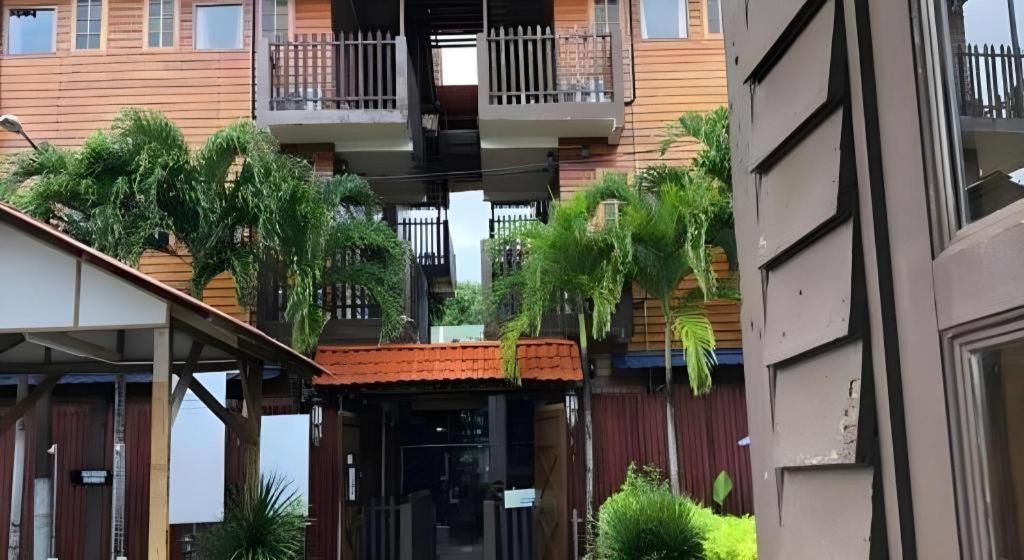 Kampong Pinang Sebatang Hotel
