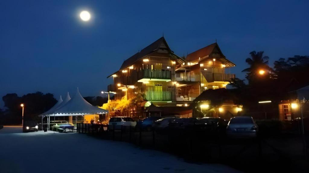Kampong Pinang Sebatang Hotel